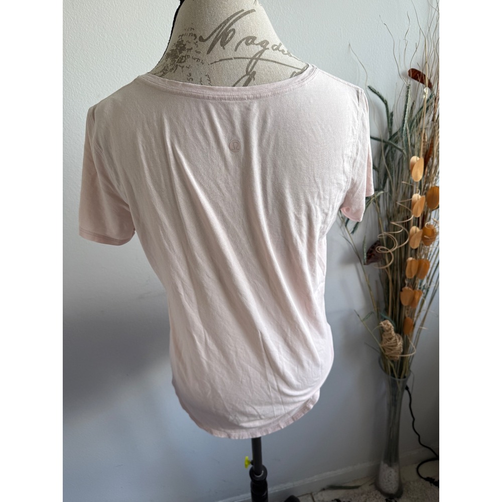 Lululemon Pink V Neck Short Sleeve T‎ Shirt Athleisure Athletic Top Womens